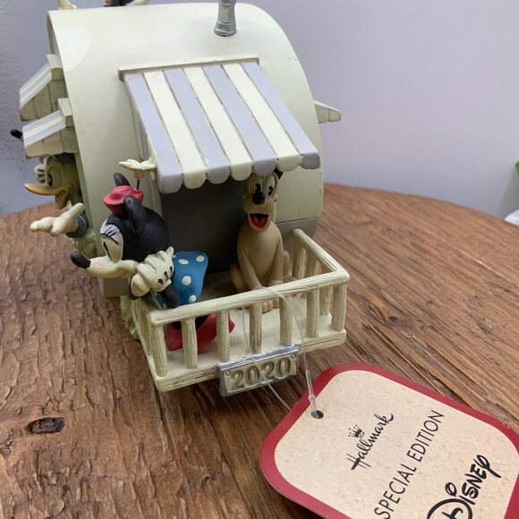 Disney Mickey Friends Camper "Bring a Smile Wherever You Go"  Figurine - Picture 4 of 7